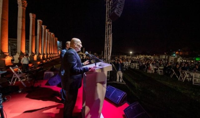 Türkiye’nin yerel yöneticileri İzmir’in 2500 yıllık mekanında buluştu