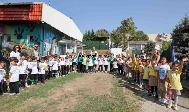 Buca Belediyesi miniklere hayvan sevgisi aşılıyor