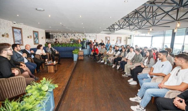 ​Cumhuriyet’in 100’üncü yılında meclis koltuklarında gençler ve çocuklar oturacak