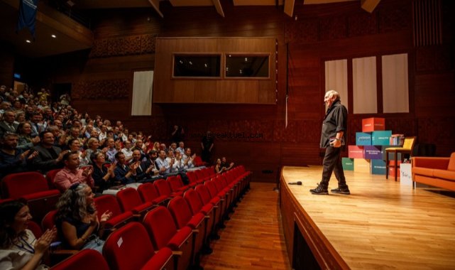 Soyer, “İzmir Türkiye’ye yeni deniz feneri olmaya muktedir”