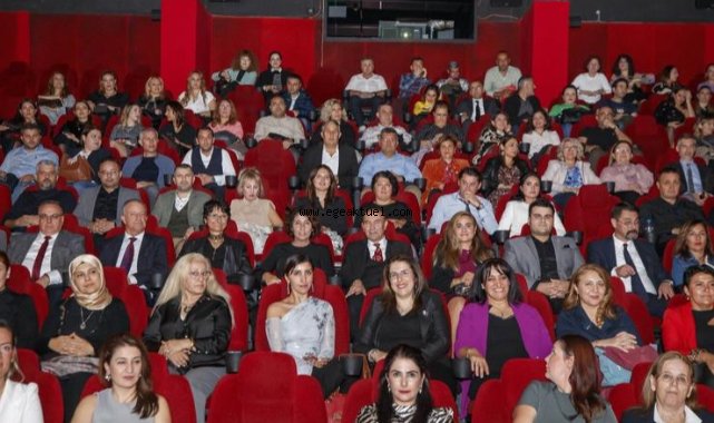 Başkan Soyer, Atatürk filmini öğretmenlerle izledi