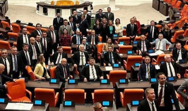 CHP'nin 'Adalet nöbeti'nde üçüncü hafta