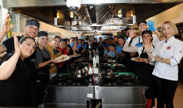 Duyma engelli şefler, vegan mutfağını deneyimledi