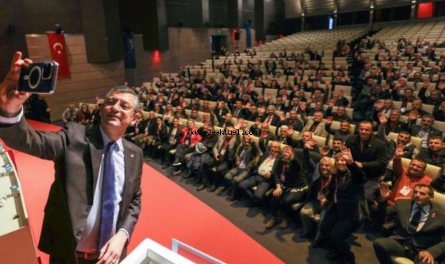 Özel İzmir'den gelen muhtarlarla buluştu