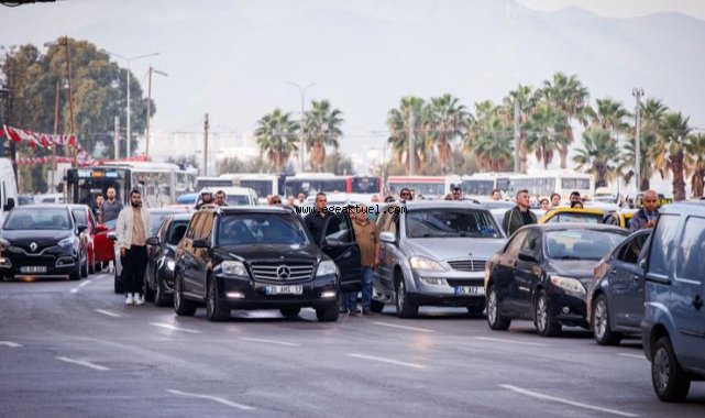 Saat 9’u 5 geçe İzmir’de hayat durdu