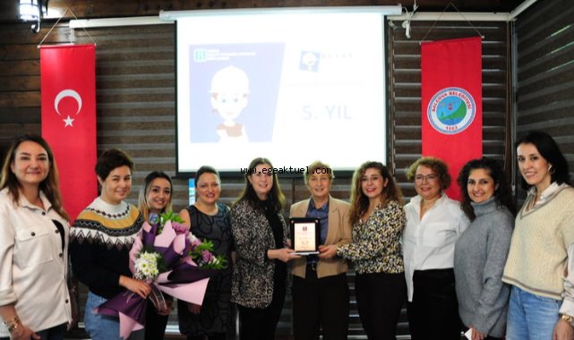 Beyaz Baretli Kadınlar 5. Yaşında