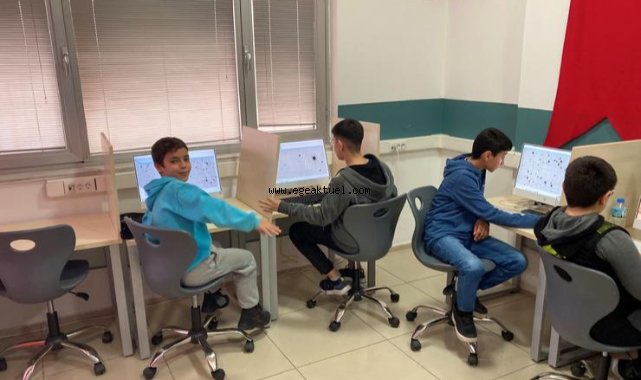 Bornovalı minikler 2 asteroit keşfetti