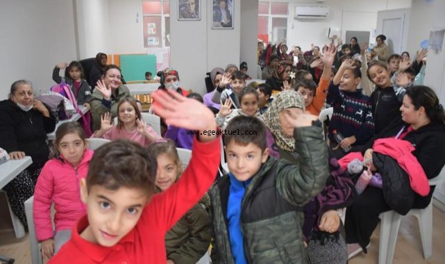 İzmir’de çocuklar 12D sinema keyfi yaşıyor