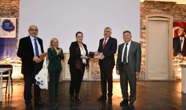 İzmir’de Depremle Yaşam Sempozyumu yapıldı