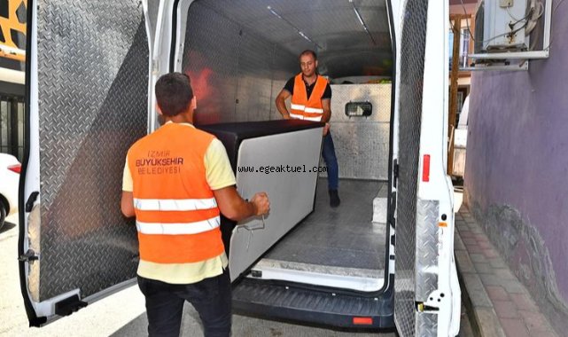 İzmir'de öğrenim gören üniversitelilere nakliye desteği sürüyor