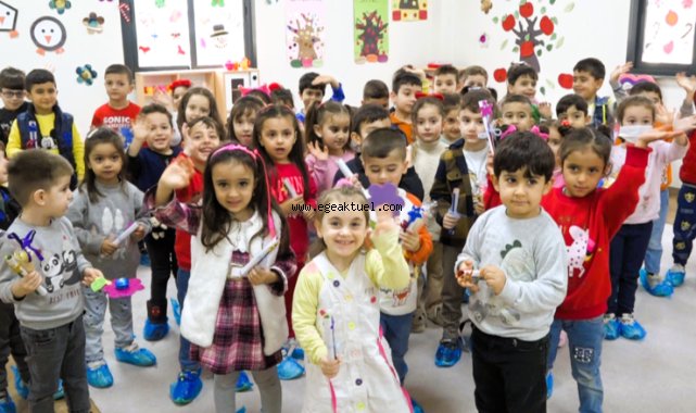Bornova’da miniklerin karne heyecanı