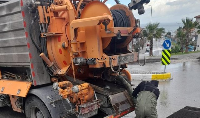 Dikili’de aşırı yağış, dere ve göleti taşırdı