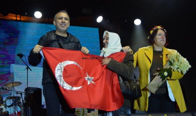 Karaburun, Bayrağı Haluk ‘Levent’e Teslim Etti