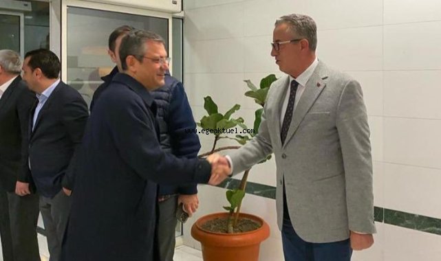 Özgür Özel'i İzmir'de başkanlar karşıladı