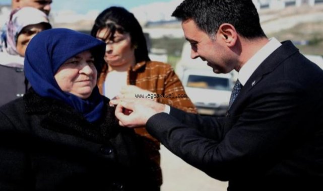 AK Parti ve MHP’den CHP’ye geçtiler: İrfan Önal rozetleri taktı!