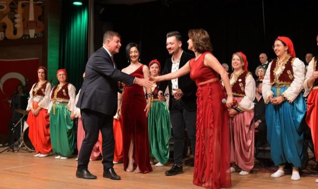 Başkan Tugay, Balkan ezgilerine eşlik etti