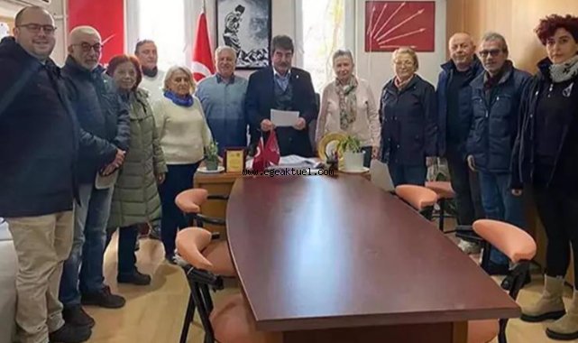 CHP Foça İlçe Başkanı ve yönetiminden meclis listesi istifası