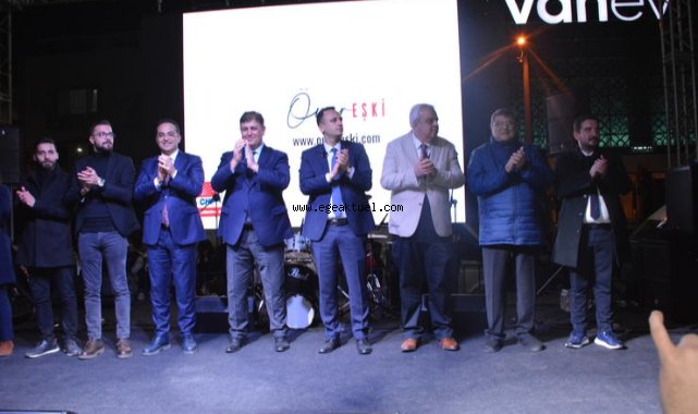 CHP’li adaylardan Bornova’da gövde gösterisi