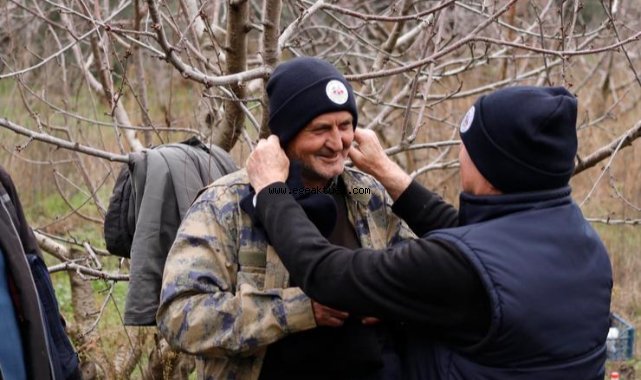 Rıdvan Başkan’dan Çiftçilere Bere Ve Yelek Hediyesi