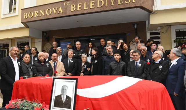 Sırrı Aydoğan alkışlarla uğurlandı