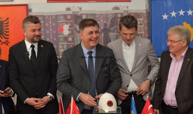 Tugay saha çalışmalarına hız kesmeden devam ediyor: “İzmir’i daha ileriye taşıyacağız”