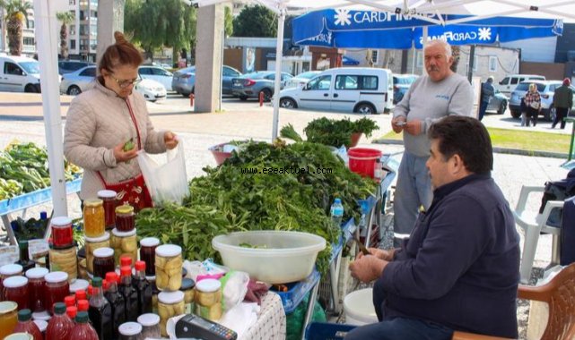 Üretici ve tüketici Karşıyaka’da ‘aracısız’ buluşmaya devam ediyor