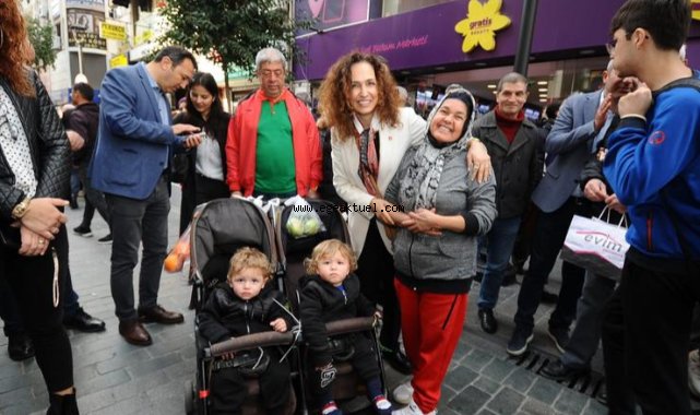 Yıldız İşçimenler Ünsal’a Çarşı’da büyük ilgi!