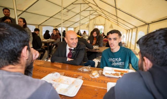 Başkan Soyer  öğrenci sofrasına konuk oldu