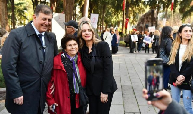 Başkan Tugay'dan Zübeyde Hanım'ın mezarı başında 8 Mart mesajı
