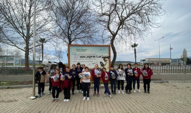 Efes Tarlası Yaşam Köyü çocukları toprakla buluşturuyor