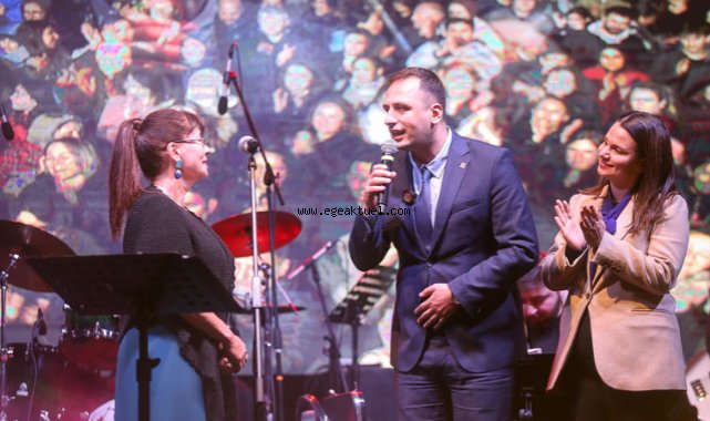 Emekçi kadınlar için İlkay Akkaya konseri