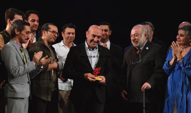 İzmir Şehir Tiyatrosu sanatçılarından Başkan Soyer’e teşekkür