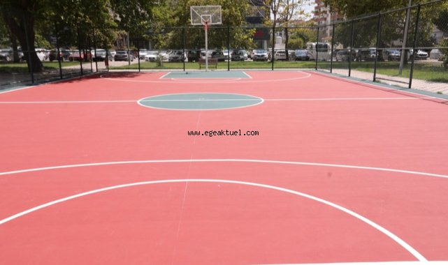 Bayraklı'da parklar yenileniyor
