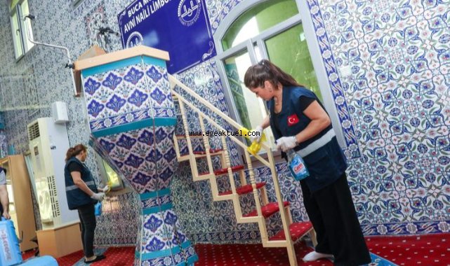 Buca’da temizlik sırası ibadethanelerde