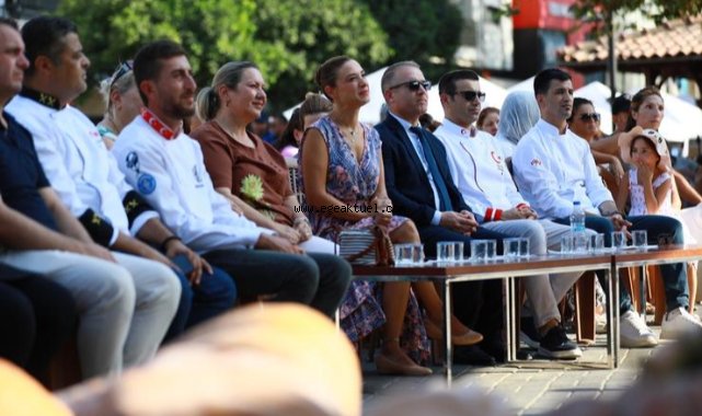 EFEST’TE işinin ehli ustalar, yetenekli çocuklar, coşkulu sahneler