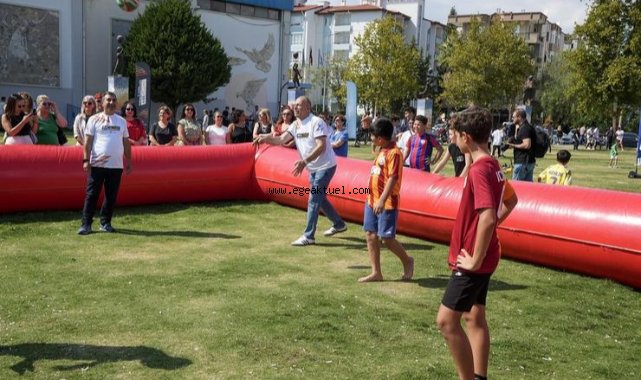 Gaziemirliler kentleri ve sağlıkları için spor yaptı