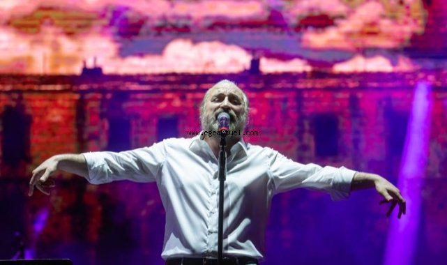 İzmir  Fuarı’nda müzik ve dans dolu gece