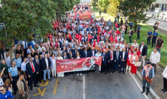 İzmirliler Zafer Yürüyüşü’nde buluştu