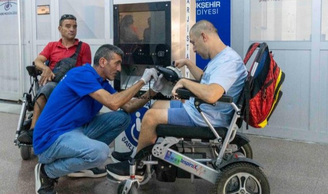 Yangın mağduru, tekerlekli sandalyesine kavuştu