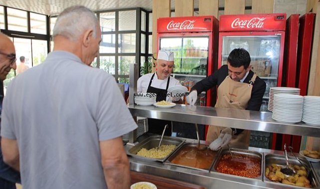 Bayraklı Belediyesi kent lokantalarında "Askıda Yemek" uygulaması başladı