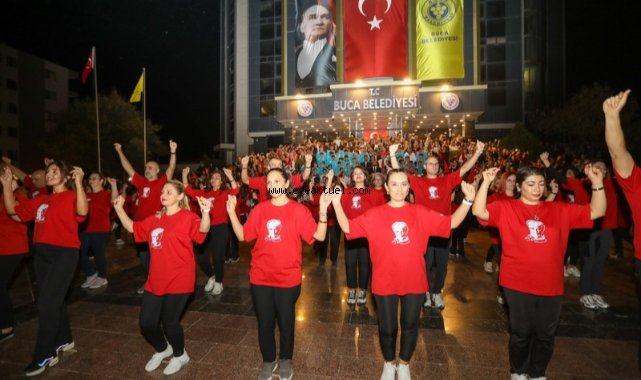 Buca’da Cumhuriyet coşkusu meydanlara sığmadı