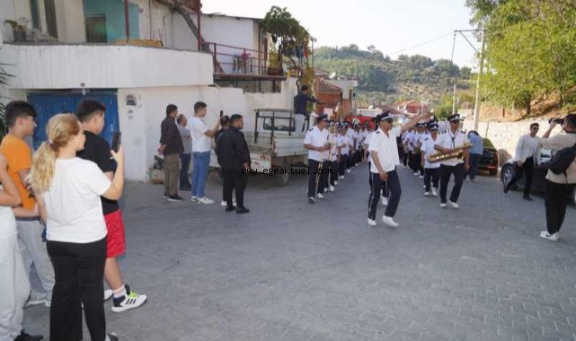 Cumhuriyet coşkusu Kemalpaşa'da başladı