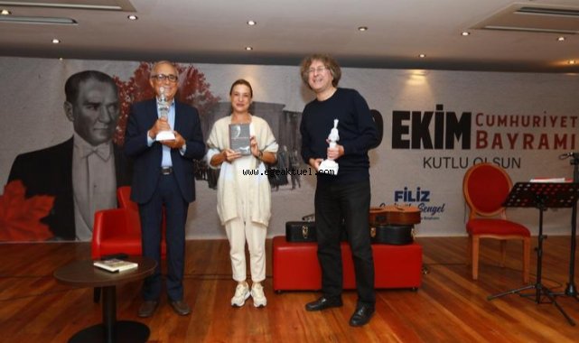 “Cumhuriyet’in Aydınlığı” mısralarla melodileri buluşturdu