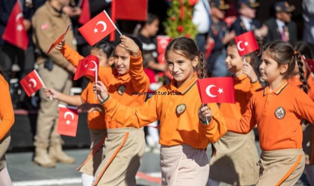 İzmir’de “Cumhuriyet her yerde”