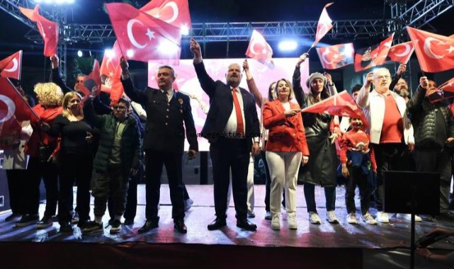 Menemen'de Binler, Cumhuriyet Aşkıyla Yürüdü