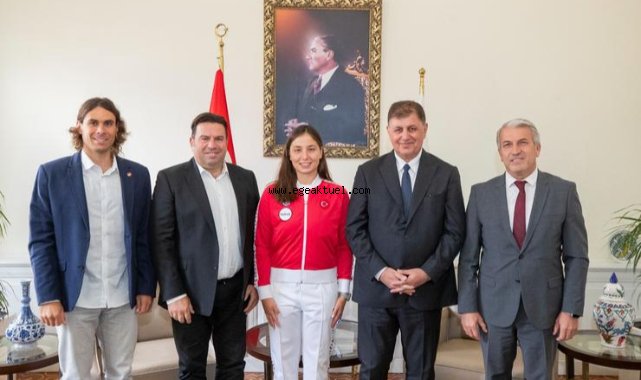 İlklere imza atan İzmirli yüzücü Başkan Tugay’la buluştu