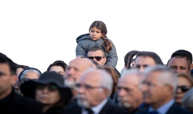 İzmirliler ata'yı minnetle unutmadan andı 