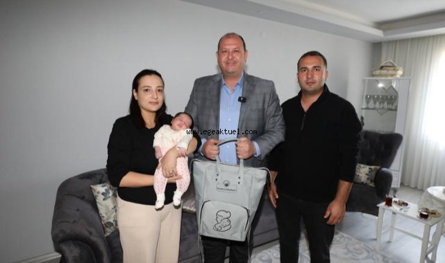 Bebeklere İlk Hediye Menderes Belediyesi’nden