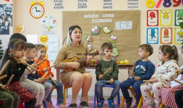 Konak’ta ‘Mutlu Çocuklar Oyun Evleri’ ile çocuklar da anneler de mutlu