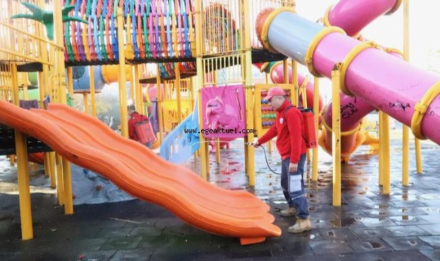 Menderes’te Parklar Dezenfekte Edildi